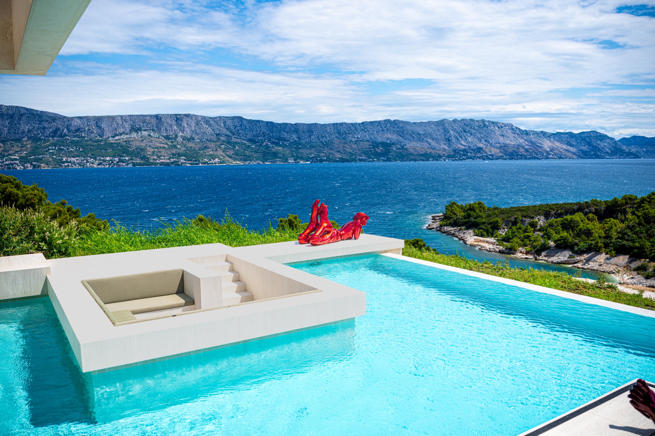 The Villa Perez pool merging with the Adriatic horizon